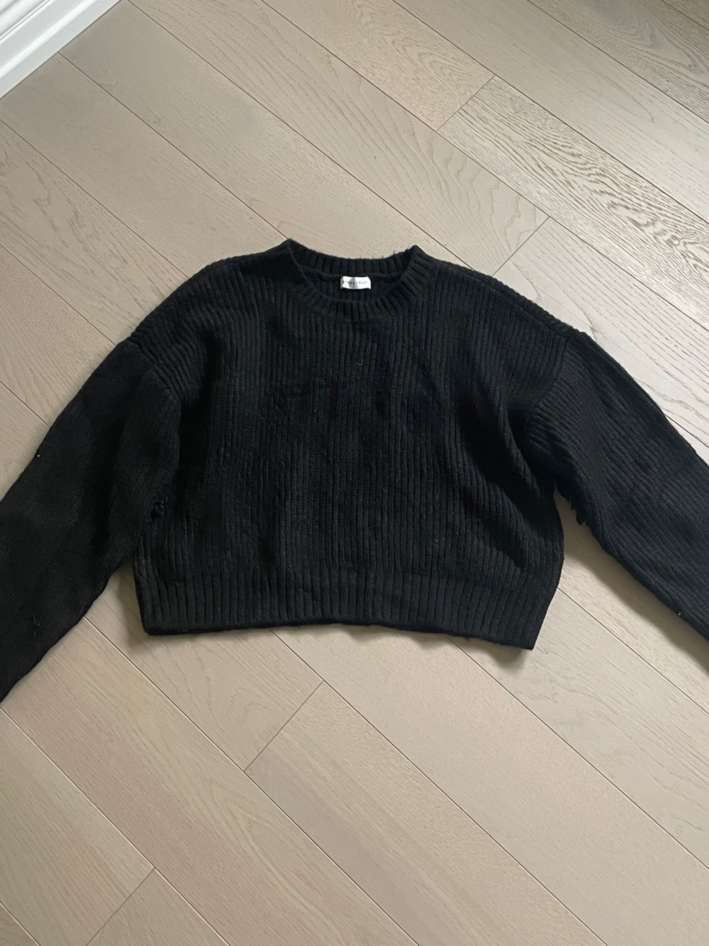 Gianni Bini Cropped Black Ribbed Fringe Sleeve Sweater